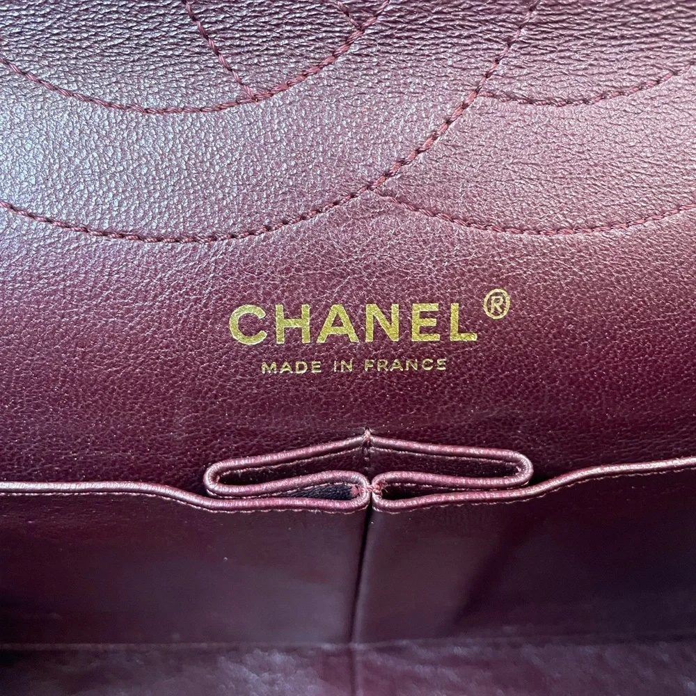 CHANEL stylish quilted
